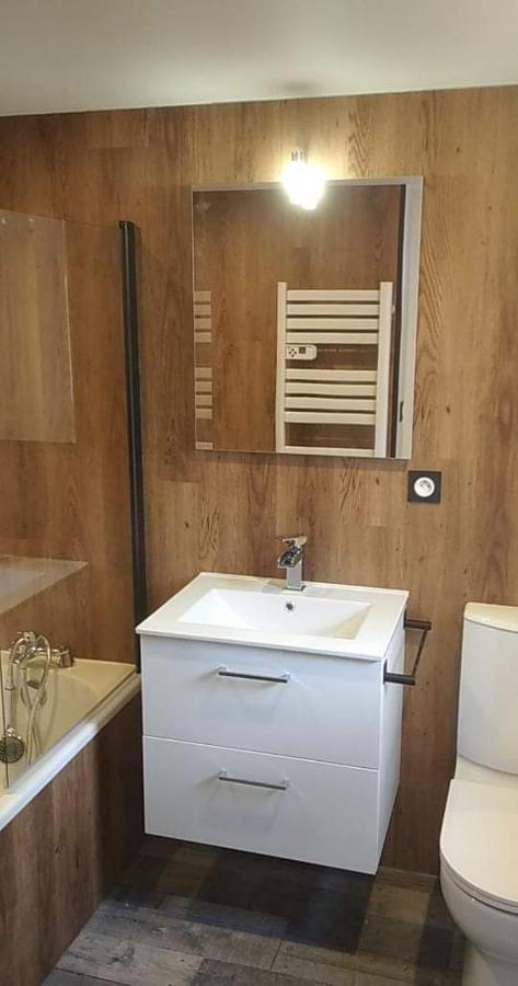 Sejour Au Jardin De Cupidon Avec Jacuzzi Et Sauna Balbigny 외부 사진