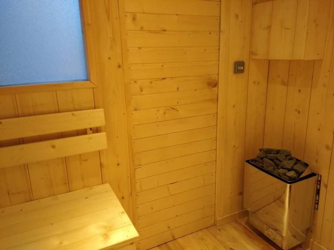 Sejour Au Jardin De Cupidon Avec Jacuzzi Et Sauna Balbigny 외부 사진